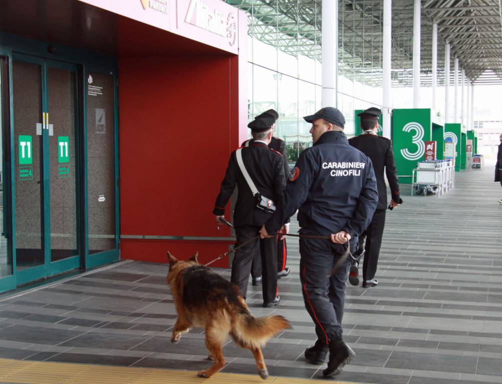 aeroporto controlli carabinieri