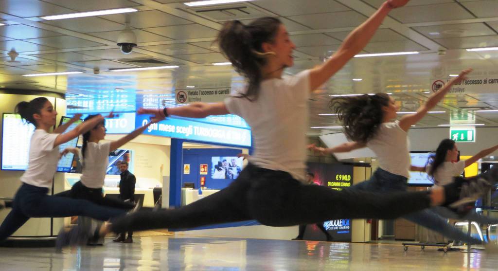 Aeroporto di Fiumicino, la danza ‘Mediterranea’ incanta i viaggiatori dello scalo