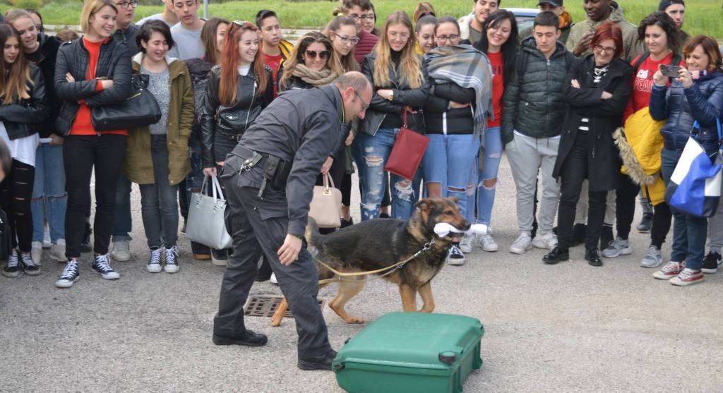 Formia legalità economica incontro studenti e Fiamme Gialle