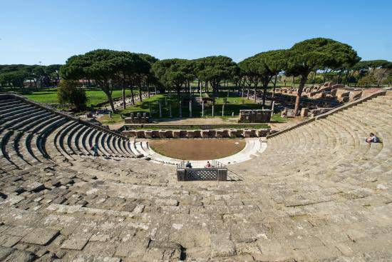 Al teatro romano di Ostia Antica il saggio di fine anno della “Ylenia Centra Studio Danza” di Fiumicino