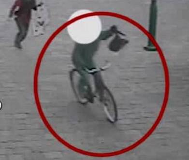 Ostia, due donne derubate da scippatore tunisino in bicicletta. Catturato e denunciato
