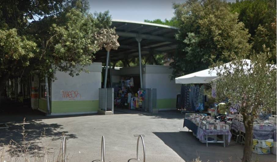 Ostia, svaligiati i negozi del mercato coperto di via Zerbi