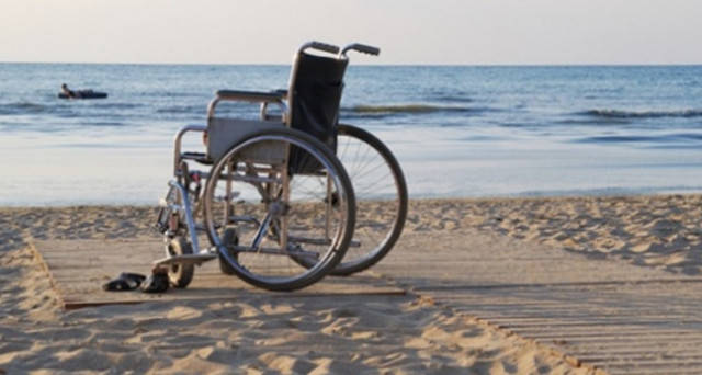 Spiagge libere, a Minturno in arrivo 9 sedie job per persone con disabilità