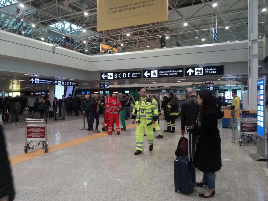 Allarme bagaglio aeroporto