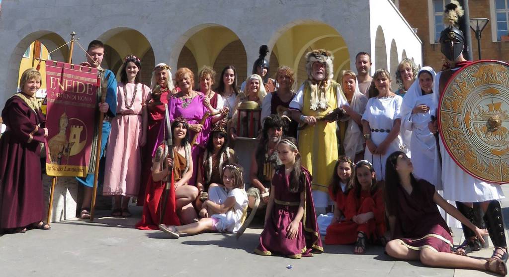Pomezia festeggia 80 anni, una sfilata multi-epoca attraversa la città e la sua storia