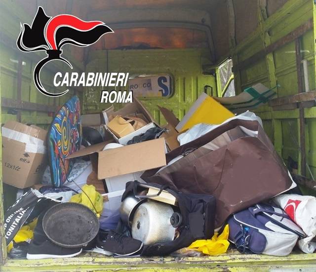 Eur, rubavano rifiuti dall’isola ecologica, intera famiglia arrestata dai Carabinieri