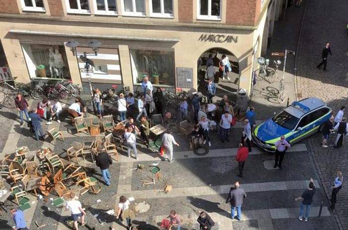 Furgone sulla folla a Münster, 3 morti e 20 feriti
