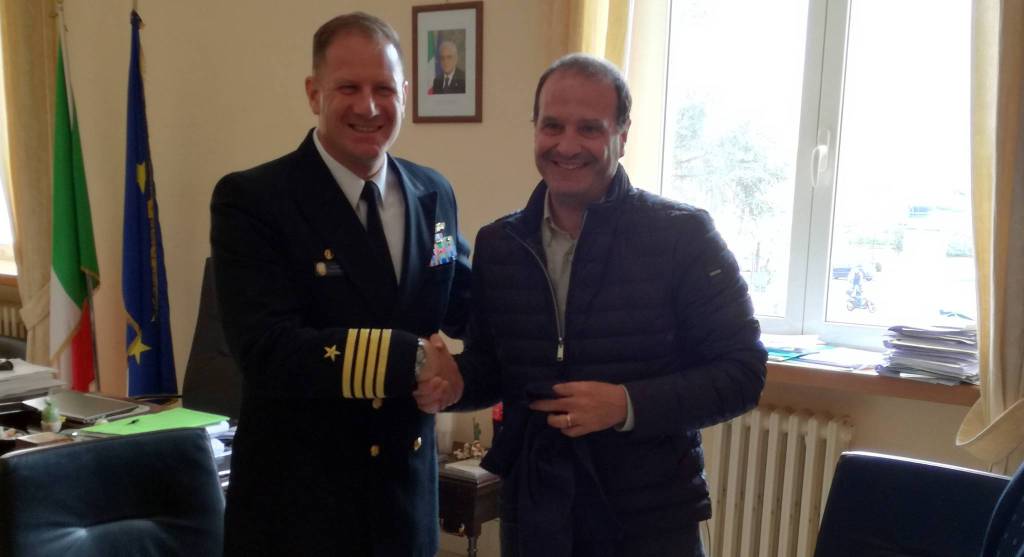 Gaeta, il sindaco Mitrano accoglie il comandante statunitense DeVore e i marine della Uss New York