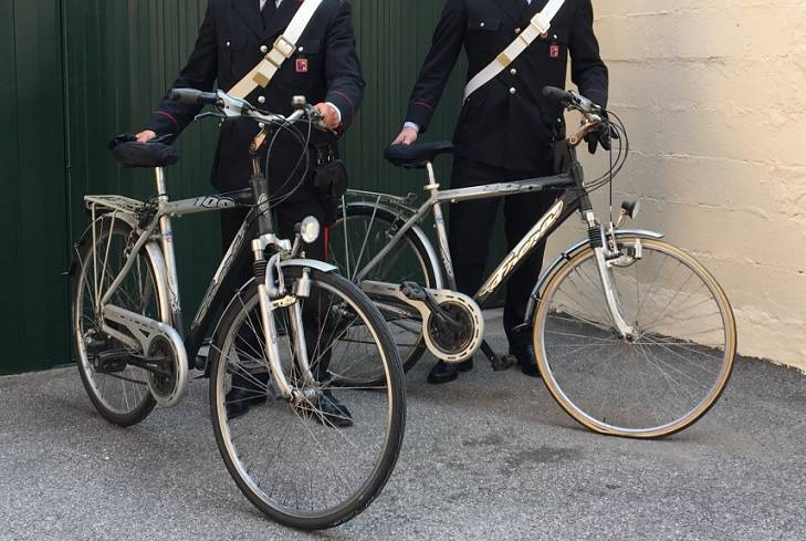 Porto di Ostia, bimbi in pericolo: carabinieri sequestrano due biciclette, li raggiungono e li salvano