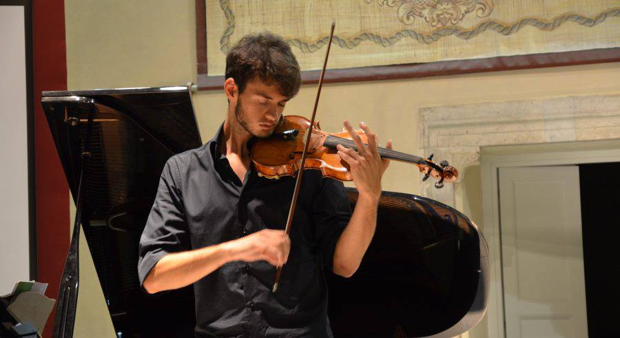 Torna il Fondi music festival, il pianista Pierluigi Camicia omaggia Claude Debussy