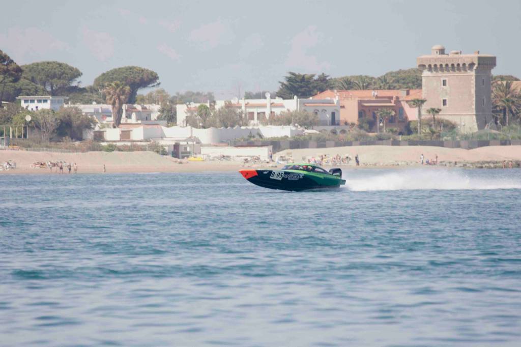 Offshore, lo spettacolo dei bolidi nelle acque del Circeo, oggi la gara al via