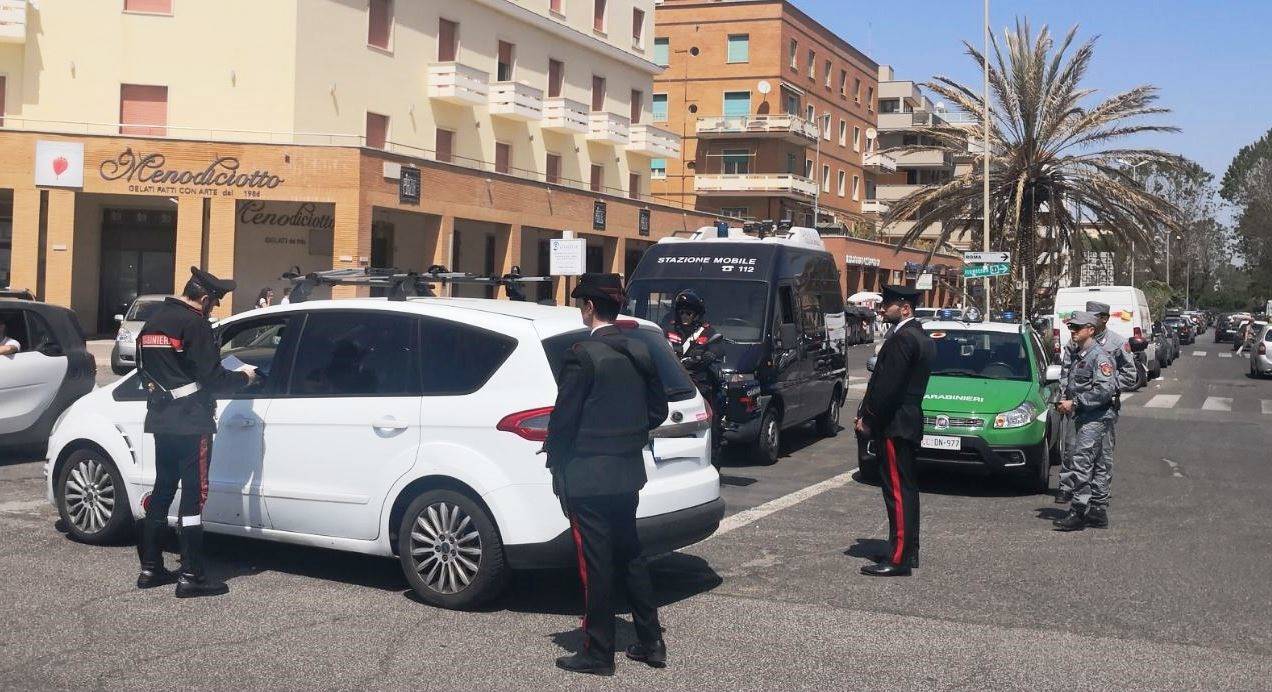 Ostia, controlli nei giorni di festa, fermata una tentata rapina