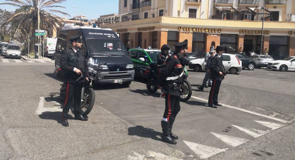 Ostia, controlli nei giorni di festa, fermata una tentata rapina