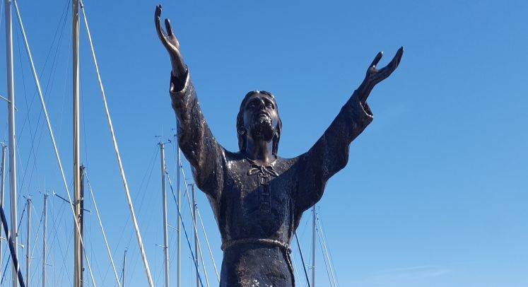 San Felice Circeo, il Cristo del Circeo è tornato in porto dopo il restauro