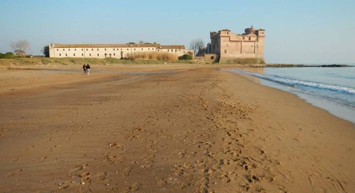 Santa Marinella, al via il beach cleaning sulla spiaggia del castello di Santa Severa