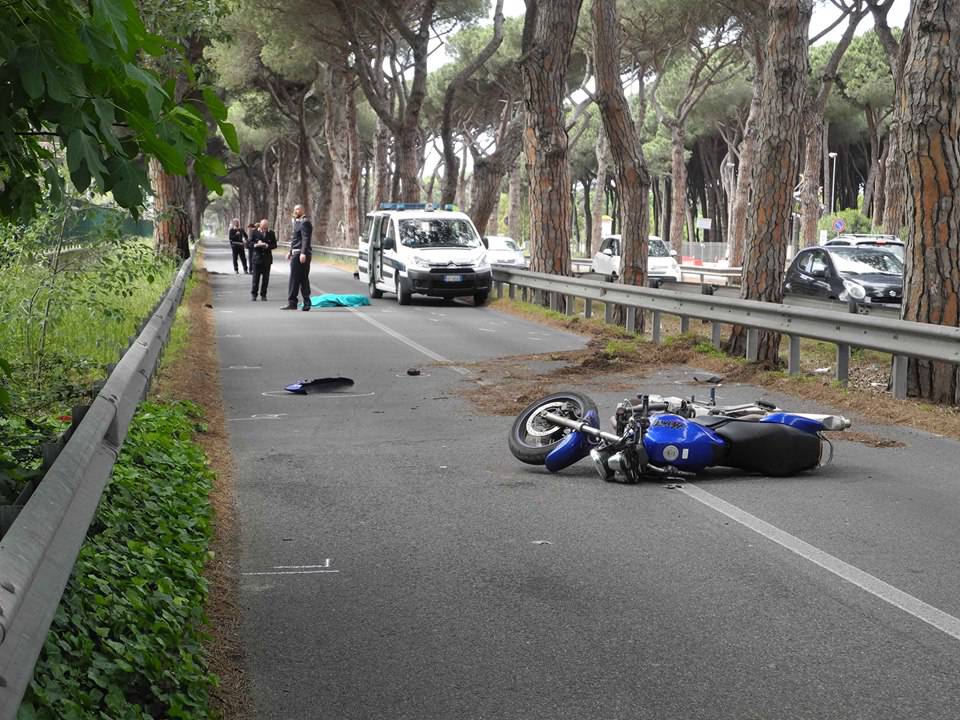 Via Ostiense, incidente mortale: motociclista perde la vita sul colpo
