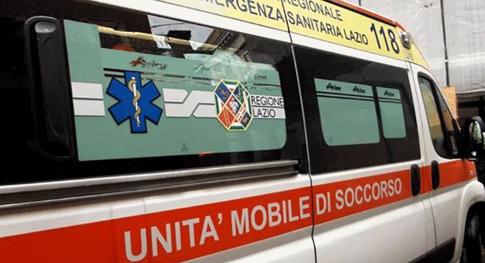 Panico a Fiumicino, ambulanza speronata in via Portuense