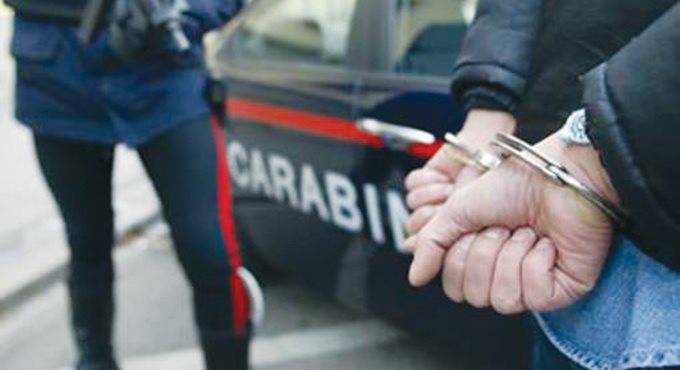 Pedinava le donne che rientravano in casa per rapinarle, arrestato dai Carabinieri di Torvaianica