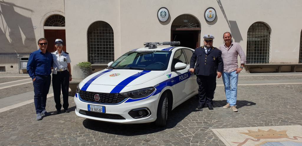 Un defibrillatore semiautomatico sui mezzi della Polizia locale di Montalto