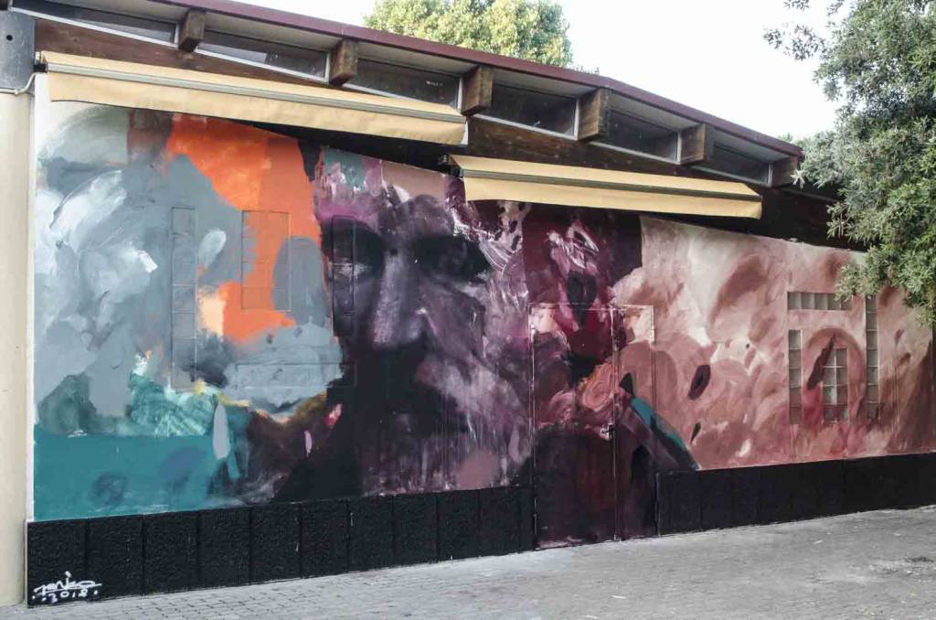 Ostia, un murale al Centro anziani per accogliere le diversità