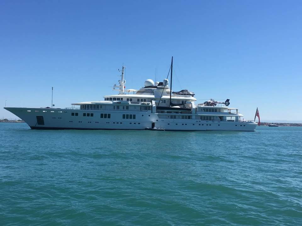 Ostia, megayacht e ricconi davanti alle spiagge libere