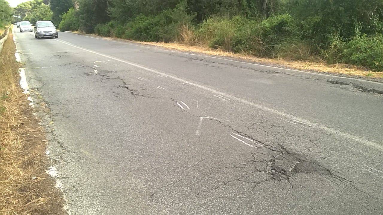 Ostia, asfalto deformato dalle radici: muore un altro motociclista