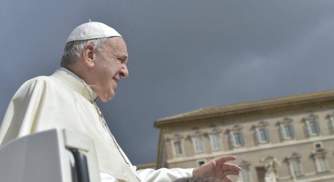 Il Papa ‘Serve cambiare mentalità, i migranti non sono una minaccia alla nostra comodità’
