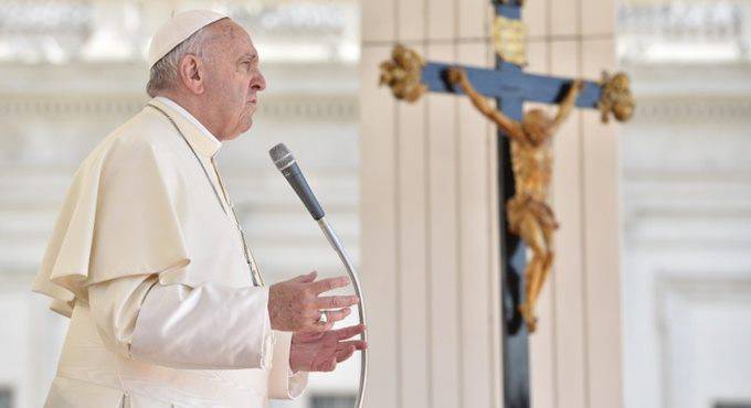 Papa Francesco: “Se necessario vendere i beni della Chiesa per aiutare i poveri”