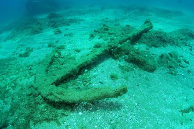 Le mareggiate a San Felice Circeo e quel “tesoro” perduto tornato alla luce