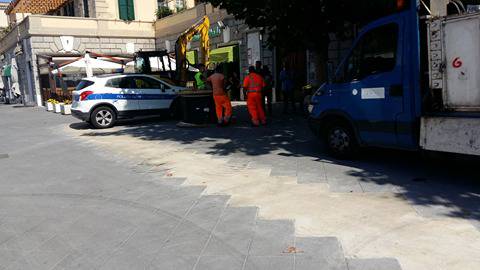 Ostia, cantiere abusivo in piazza Anco Marzio: multata la ditta di Areti