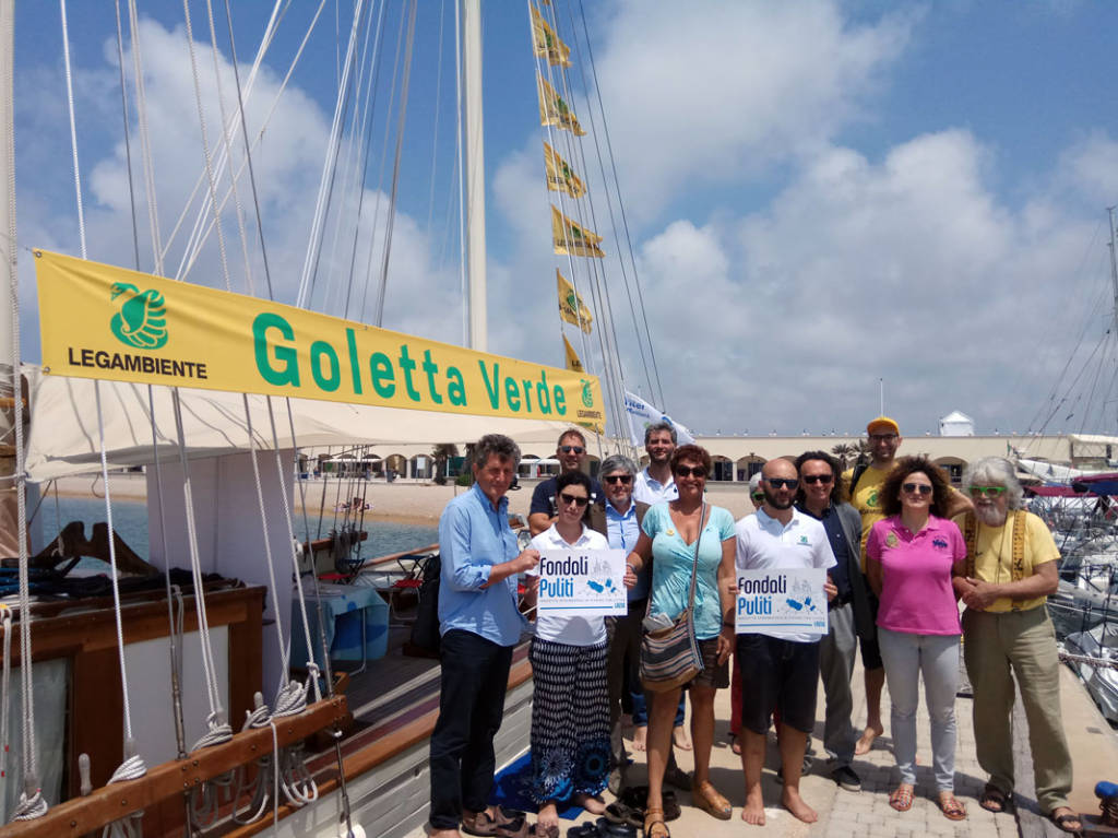 Fishing for litter, Legambiente a Ostia contro le plastiche in mare