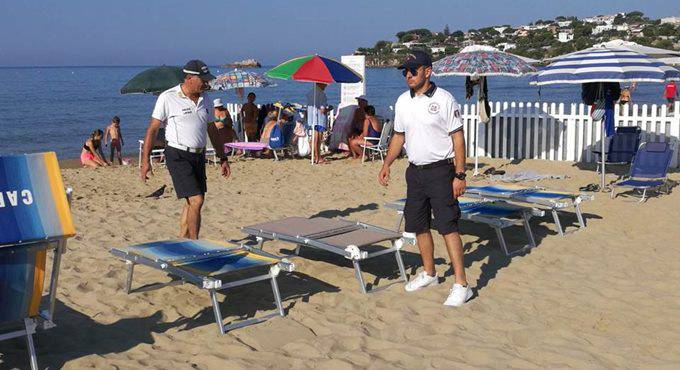Stabilimenti abusivi, blitz della Guardia Costiera sulle spiagge di Gaeta
