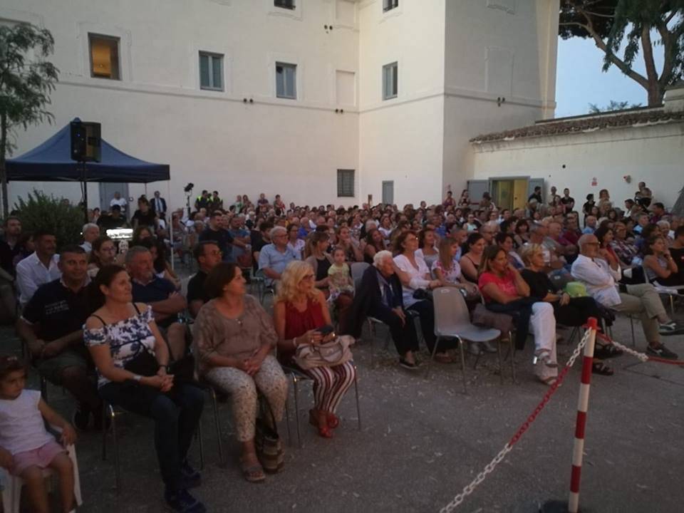 Fiumicino, ospite a sorpresa per la prima del “Marchese del Grillo” a Villa Guglielmi