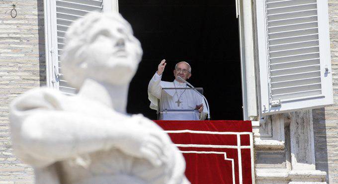 Il Papa: “Né manager onnipotenti o divi in tournée, i veri missionari hanno il volto della sobrietà”