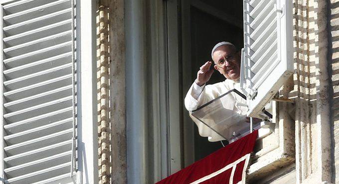 Il Papa e lo “scandalo” dell’Incarnazione: “Dio non si conforma ai pregiudizi”