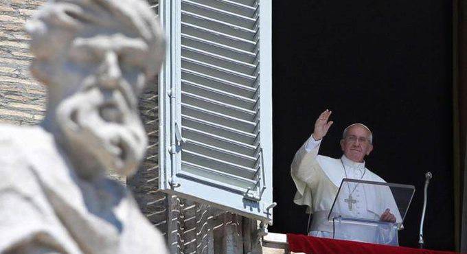 Papa Francesco: “Basta tragedie in mare, siano garantiti i diritti di tutti”