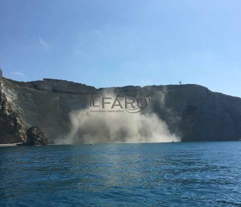 Ponza, scatta la polemica sulla frana a Chiaia di Luna