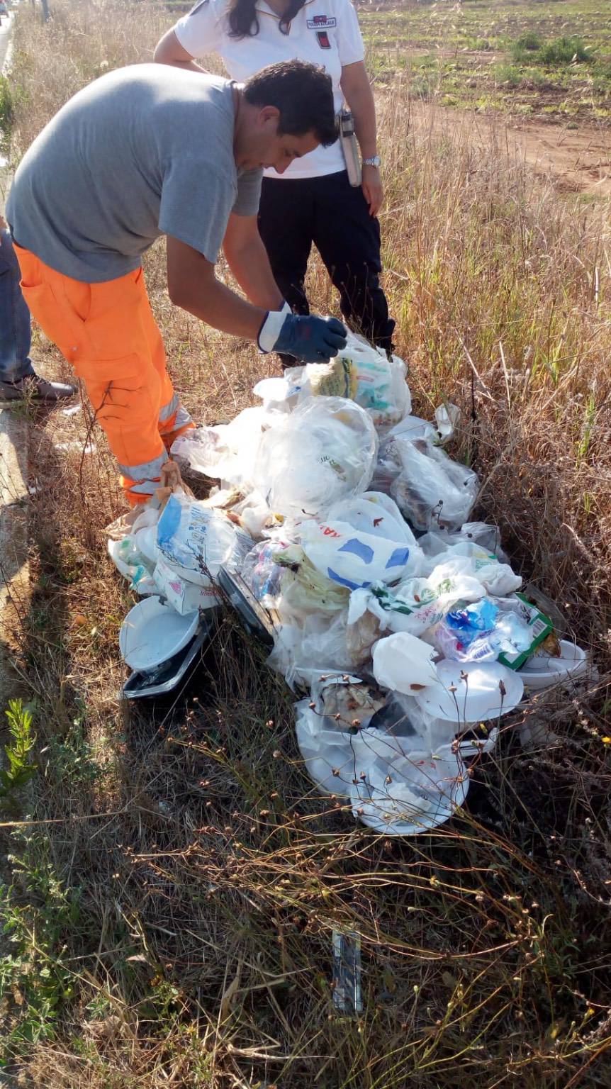Lotta all’abbandono dei rifiuti, fioccano le multe sul litorale di Torvaianica