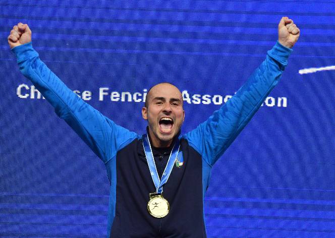 Scherma, l’Italia festeggia il terzo titolo iridato con Alessio Foconi, tra poco in pedana la sciabola maschile per l’oro