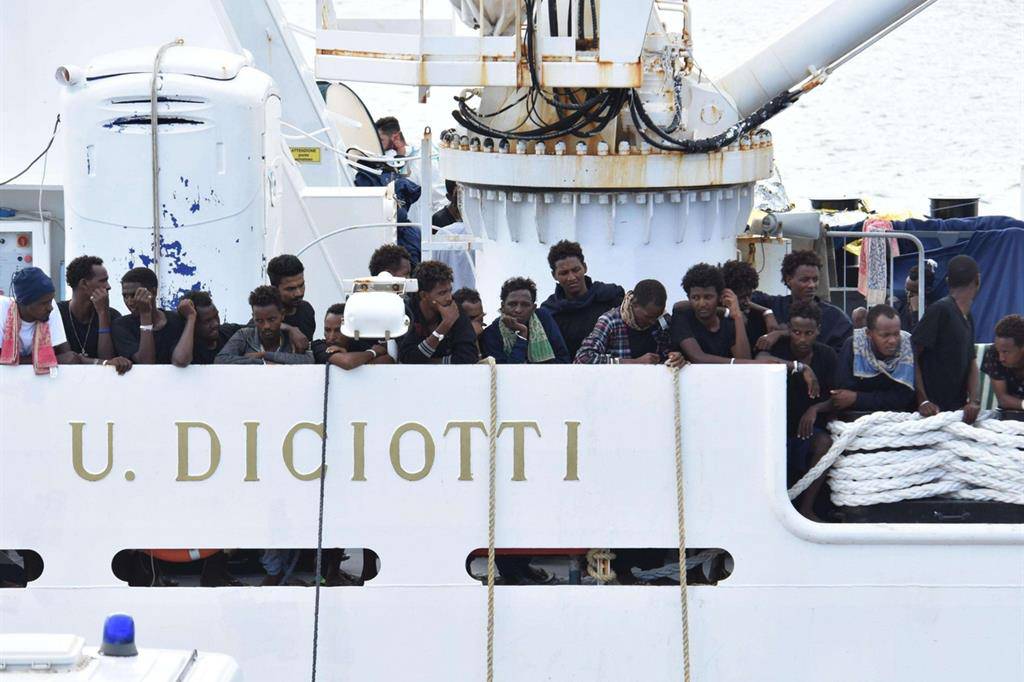 Zingaretti: “Sequestrano 140 eritrei per distrarre 60 milioni di italiani”