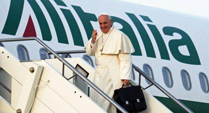 Papa Francesco vola a Vilnius con Alitalia