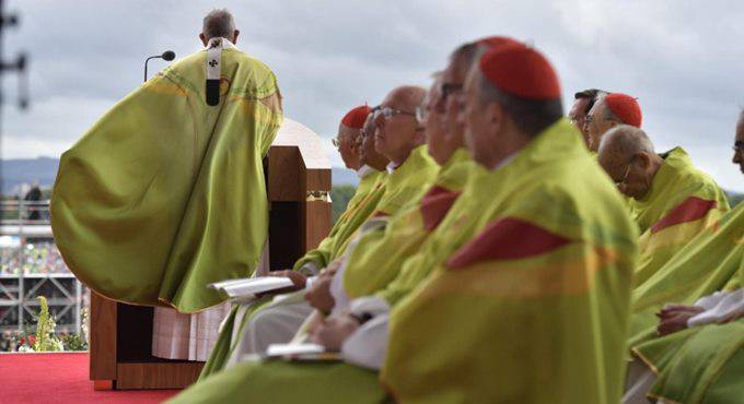 Il Papa: “Quanto è scomodo difendere i più fragili”