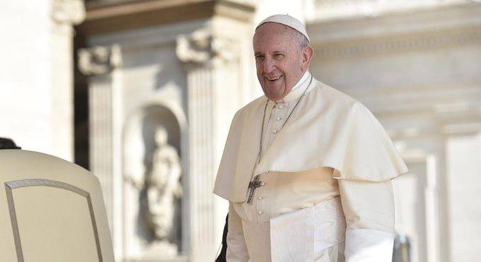Papa Francesco sul divorzio: “E’ diventato di moda, l’ideale è la famiglia unita”