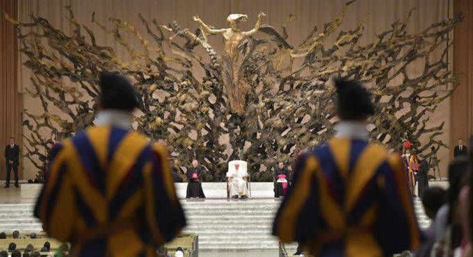 Il Papa: “Successo, potere e denaro sono idoli che illudono e schiavizzano”