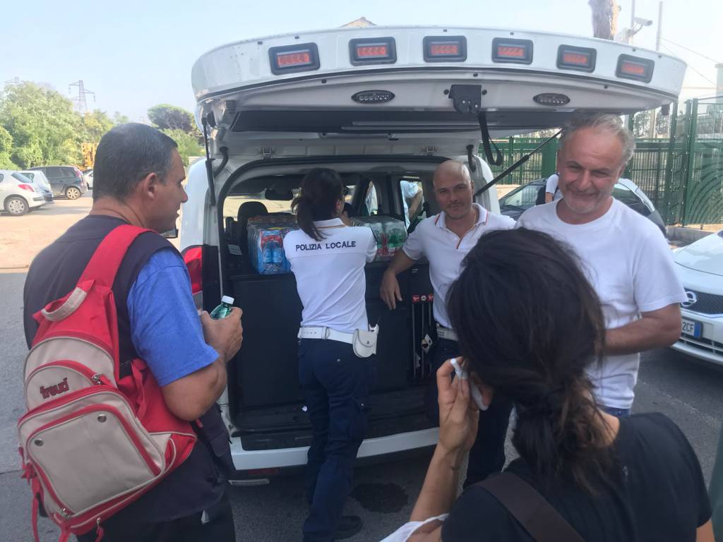 Pomezia,treno fermo per un guasto tecnico: Polizia locale presta assistenza a 400 passeggeri