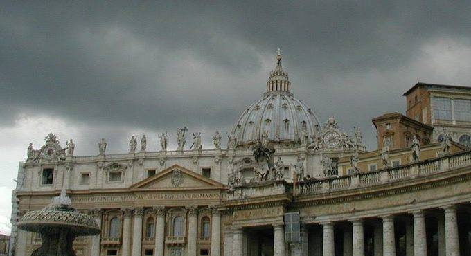 Caso Viganò, impazzano le fake news su Bergoglio e Ratzinger
