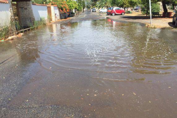 Bomba d’acqua sul litorale, strade allagate a Ostia Antica