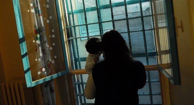 Maternità in carcere: in Italia sono circa 60 i bambini “in cella”