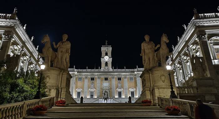 Campidoglio, oltre 500 nuovi led illuminano la piazza di Michelangelo