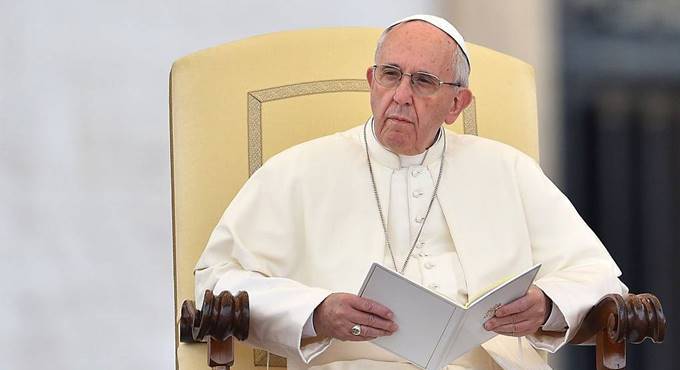 Papa Francesco rimuove il vescovo accusato violenza sessuale su una suora